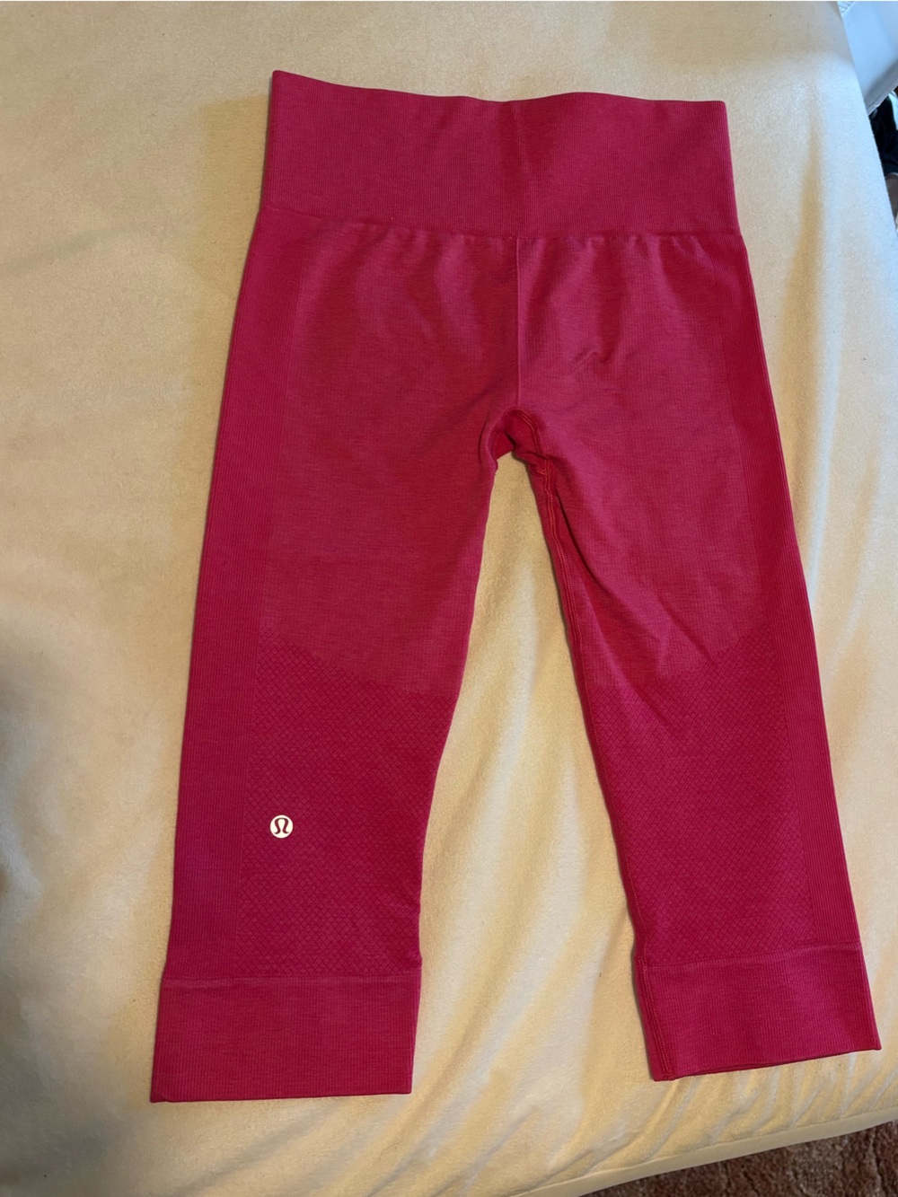 Pink lululemon crops - Picture 2 of 2